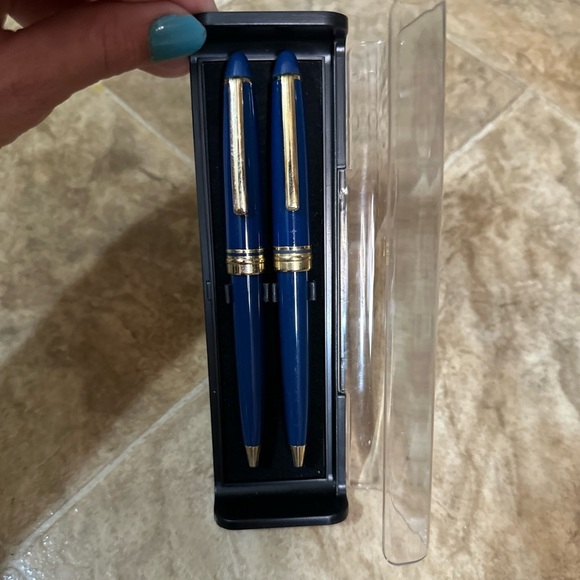 Vintage Pen Set in Case - Picture 1 of 6